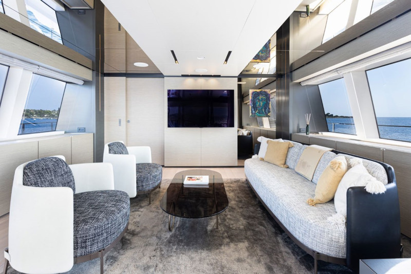 NAVETTA 33 2022 108' 3" CUSTOM LINE