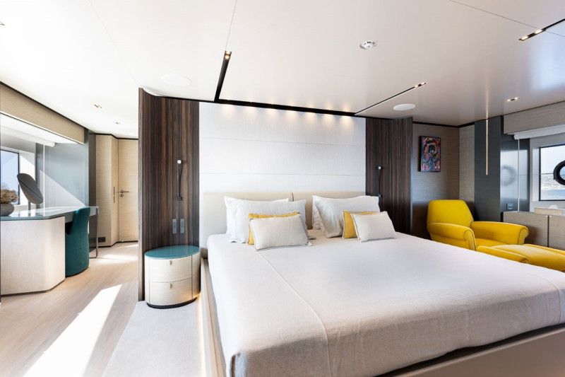 NAVETTA 33 2022 108' 3" CUSTOM LINE