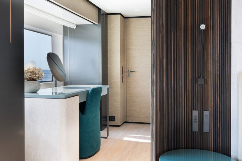 NAVETTA 33 2022 108' 3" CUSTOM LINE