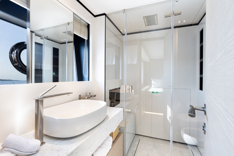 NAVETTA 33 2022 108' 3" CUSTOM LINE