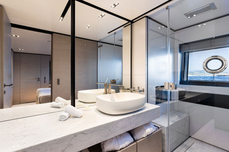 NAVETTA 33 2022 108' 3" CUSTOM LINE