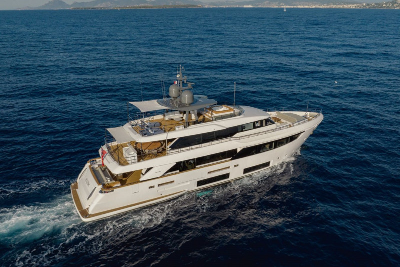 NAVETTA 33 2022 108' 3" CUSTOM LINE