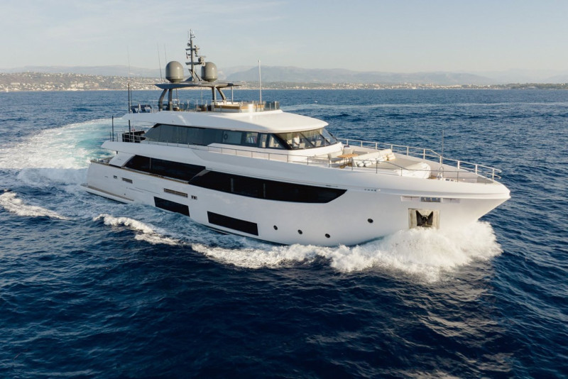 NAVETTA 33 2022 108' 3" CUSTOM LINE