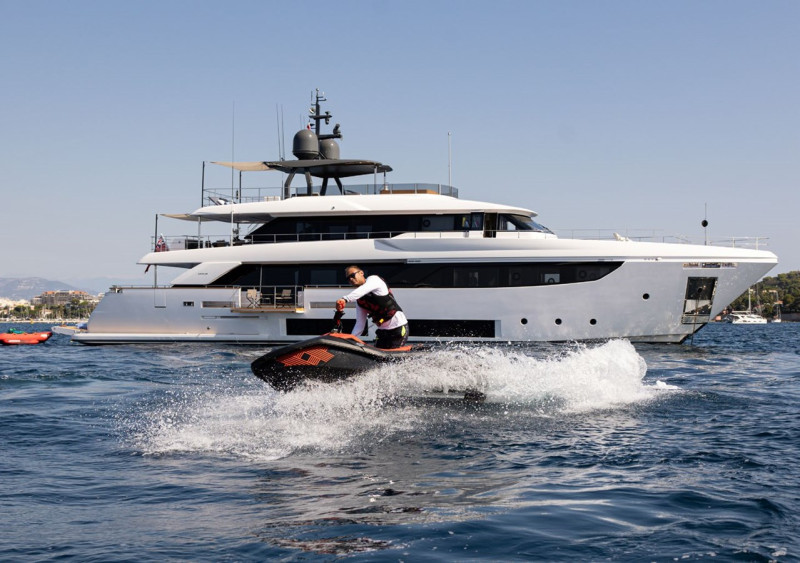 NAVETTA 33 2022 108' 3" CUSTOM LINE