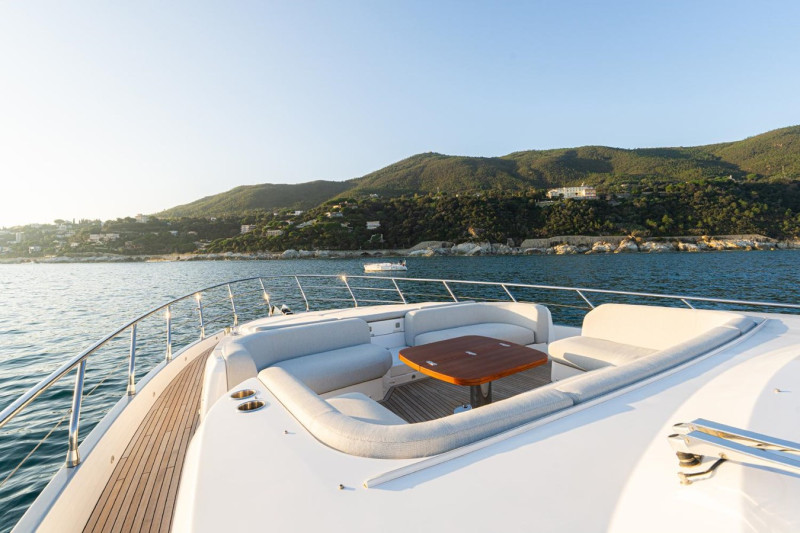 78 FLYBRIDGE 2021 77' 7" AZIMUT YACHTS