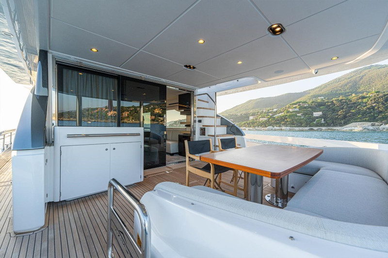 78 FLYBRIDGE 2021 77' 7" AZIMUT YACHTS