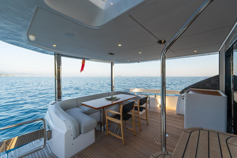 78 FLYBRIDGE 2021 77' 7" AZIMUT YACHTS