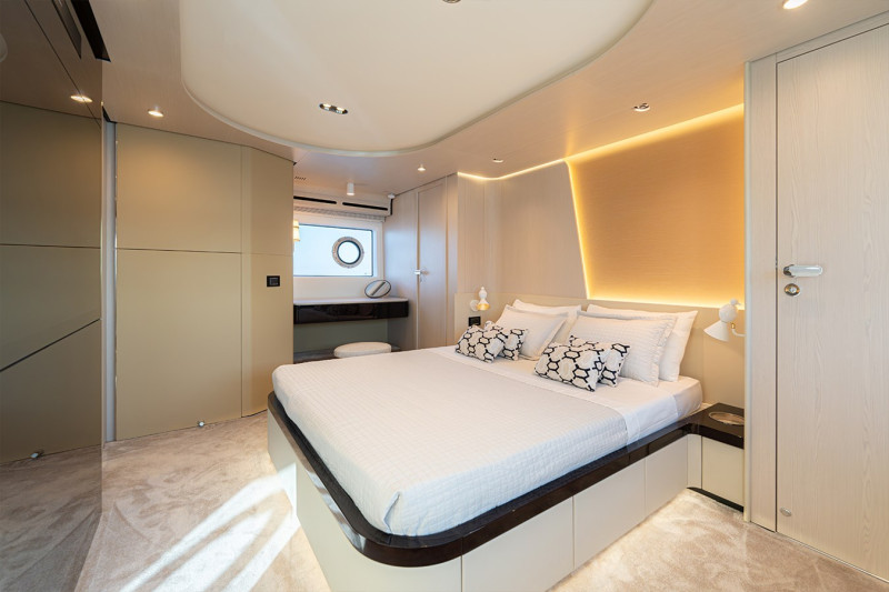 78 FLYBRIDGE 2021 77' 7" AZIMUT YACHTS