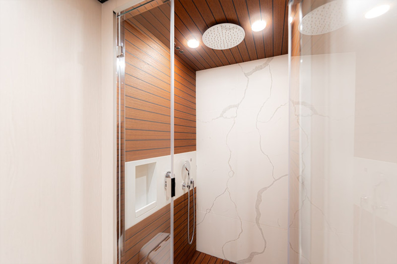 78 FLYBRIDGE 2021 77' 7" AZIMUT YACHTS