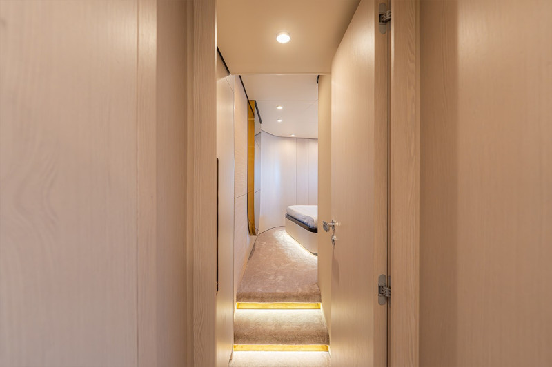 78 FLYBRIDGE 2021 77' 7" AZIMUT YACHTS