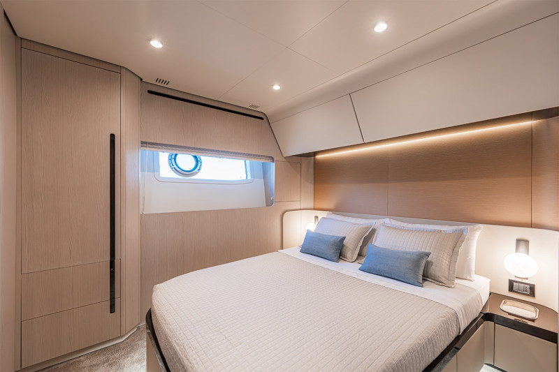 78 FLYBRIDGE 2021 77' 7" AZIMUT YACHTS