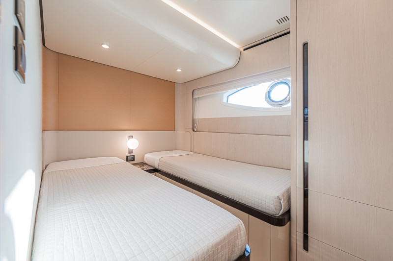 78 FLYBRIDGE 2021 77' 7" AZIMUT YACHTS