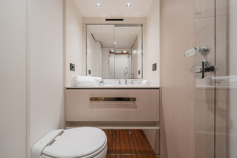 78 FLYBRIDGE 2021 77' 7" AZIMUT YACHTS