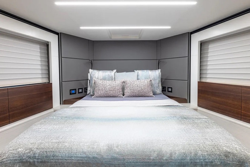 66 FLYBRIDGE 2023 66' 0" ASTONDOA