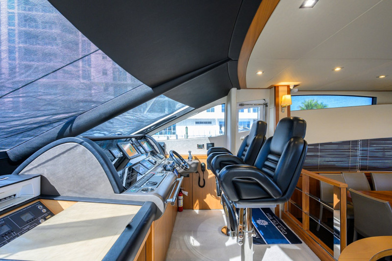 MANHATTAN 73 2014 73' 0" SUNSEEKER