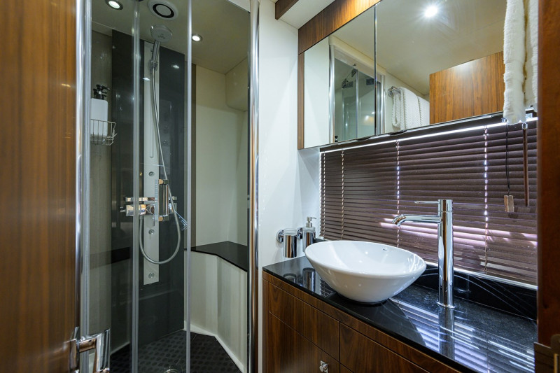 MANHATTAN 73 2014 73' 0" SUNSEEKER