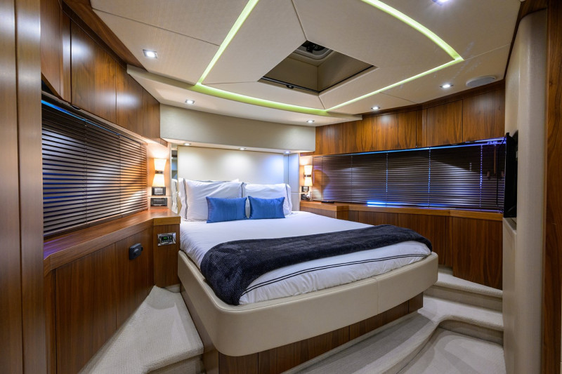 MANHATTAN 73 2014 73' 0" SUNSEEKER
