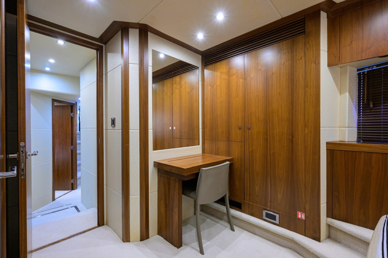 MANHATTAN 73 2014 73' 0" SUNSEEKER