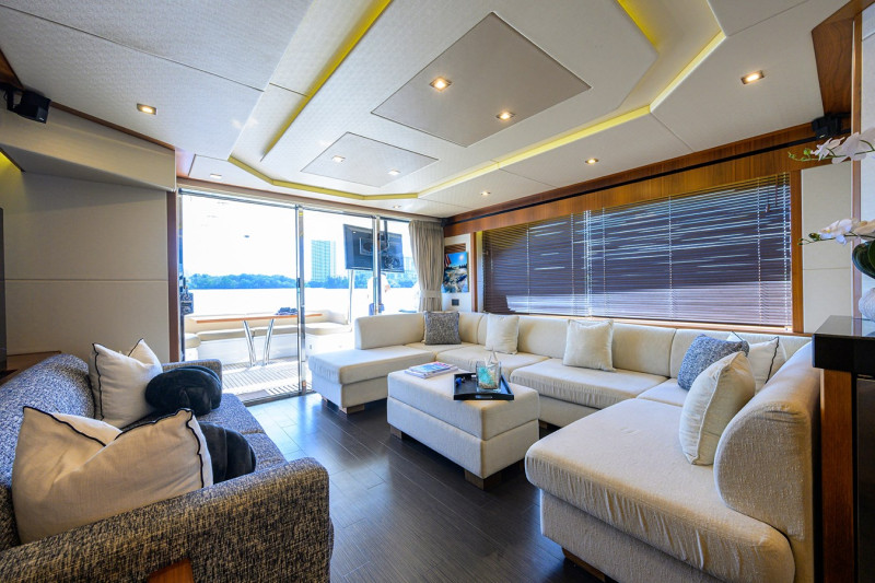 MANHATTAN 73 2014 73' 0" SUNSEEKER