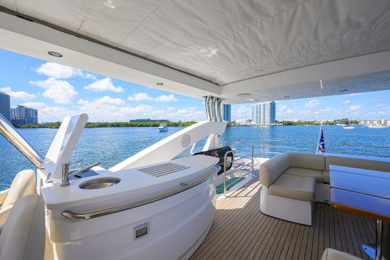 MANHATTAN 73 2014 73' 0" SUNSEEKER