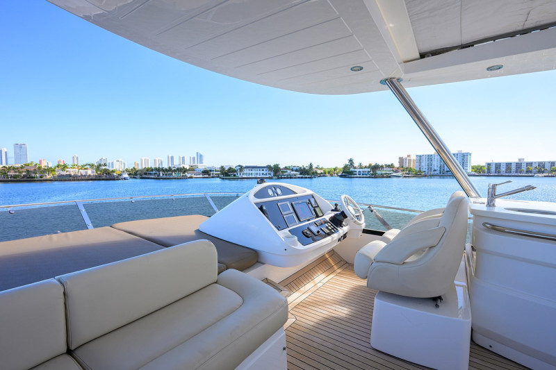 MANHATTAN 73 2014 73' 0" SUNSEEKER