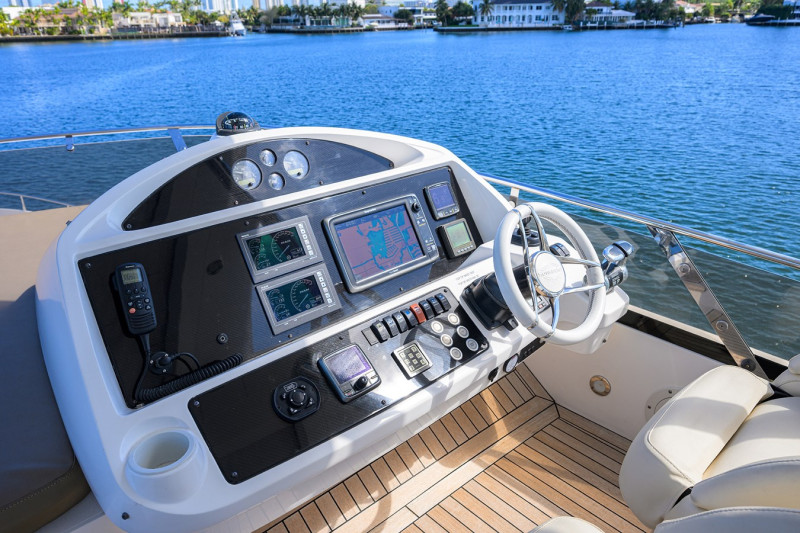 MANHATTAN 73 2014 73' 0" SUNSEEKER