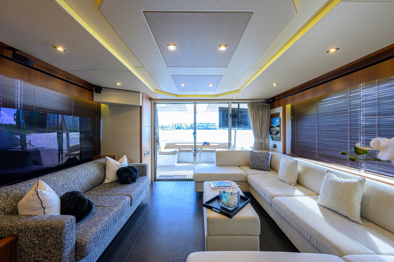 MANHATTAN 73 2014 73' 0" SUNSEEKER