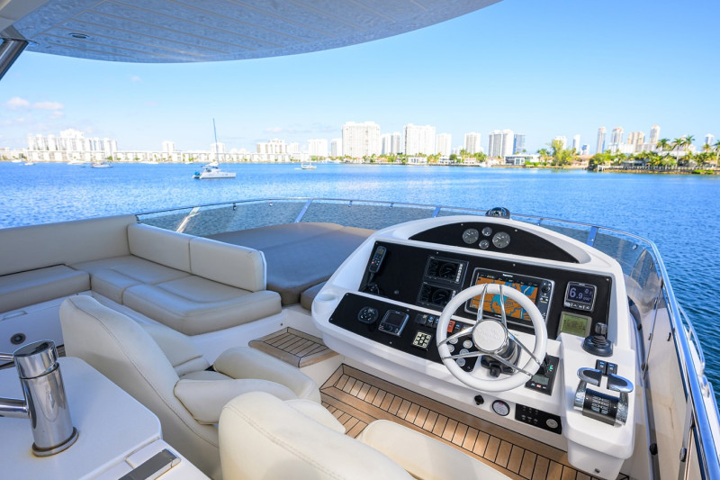 MANHATTAN 73 2014 73' 0" SUNSEEKER
