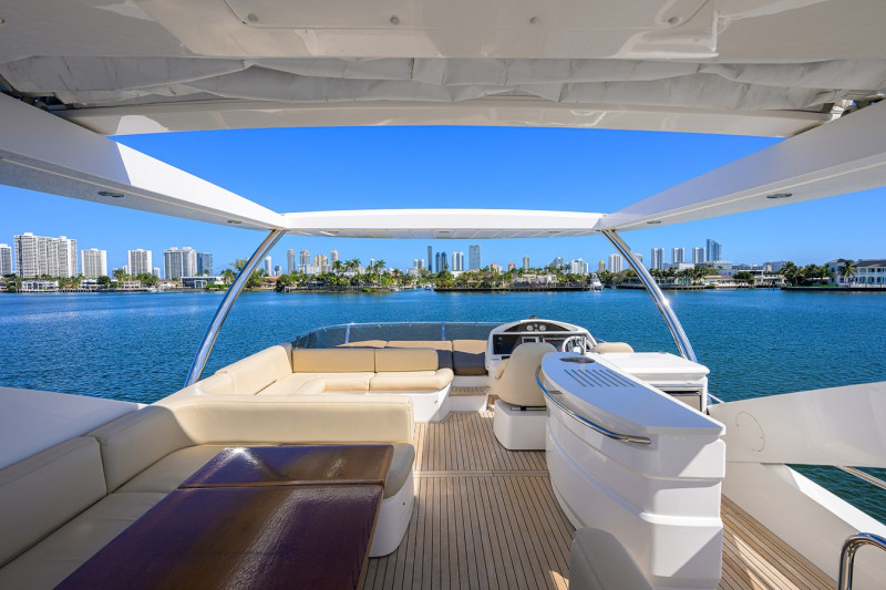 MANHATTAN 73 2014 73' 0" SUNSEEKER