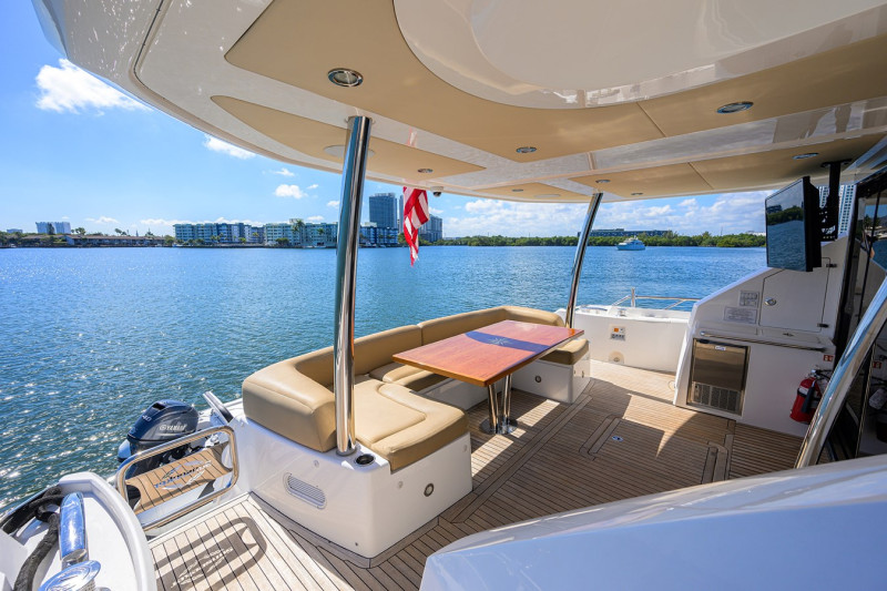 MANHATTAN 73 2014 73' 0" SUNSEEKER