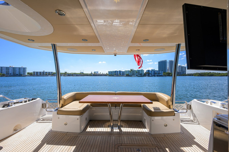 MANHATTAN 73 2014 73' 0" SUNSEEKER