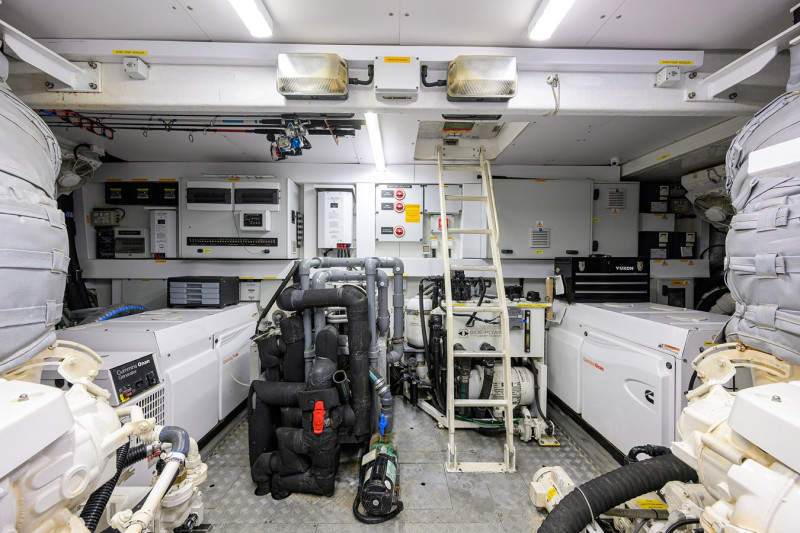 MANHATTAN 73 2014 73' 0" SUNSEEKER