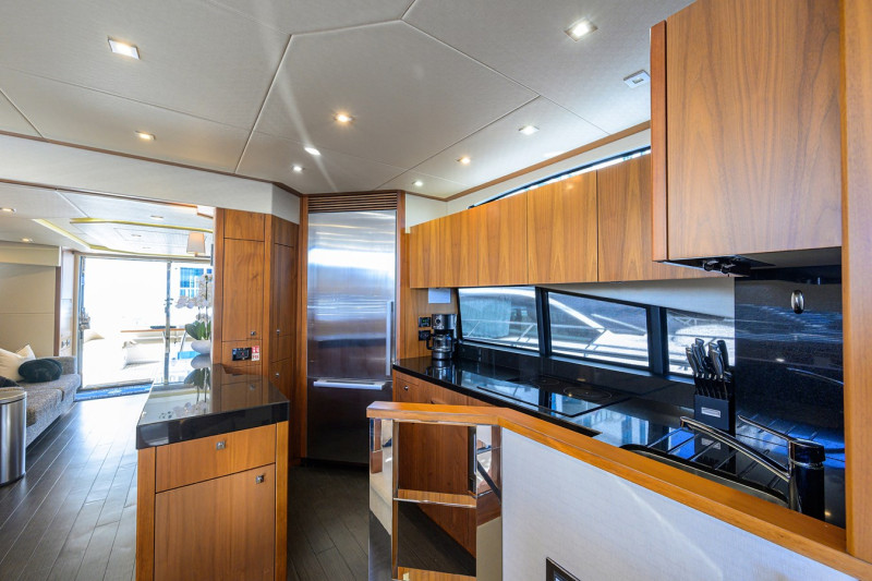 MANHATTAN 73 2014 73' 0" SUNSEEKER