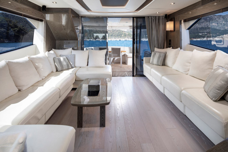 75 YACHT 2014 75' 7" SUNSEEKER