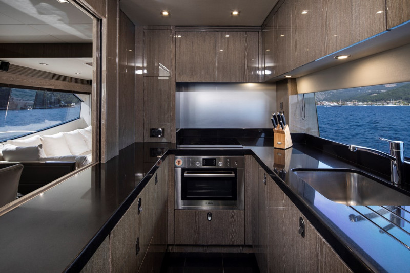 75 YACHT 2014 75' 7" SUNSEEKER