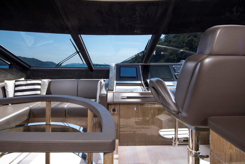 75 YACHT 2014 75' 7" SUNSEEKER