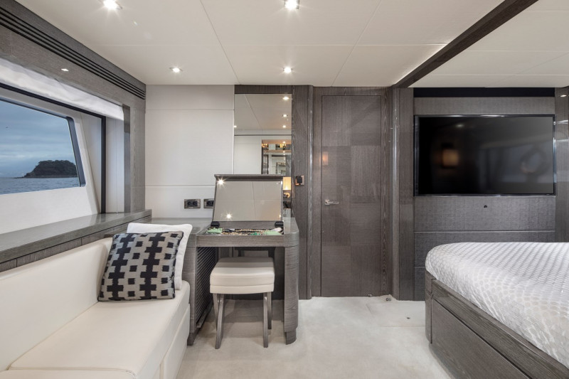 75 YACHT 2014 75' 7" SUNSEEKER