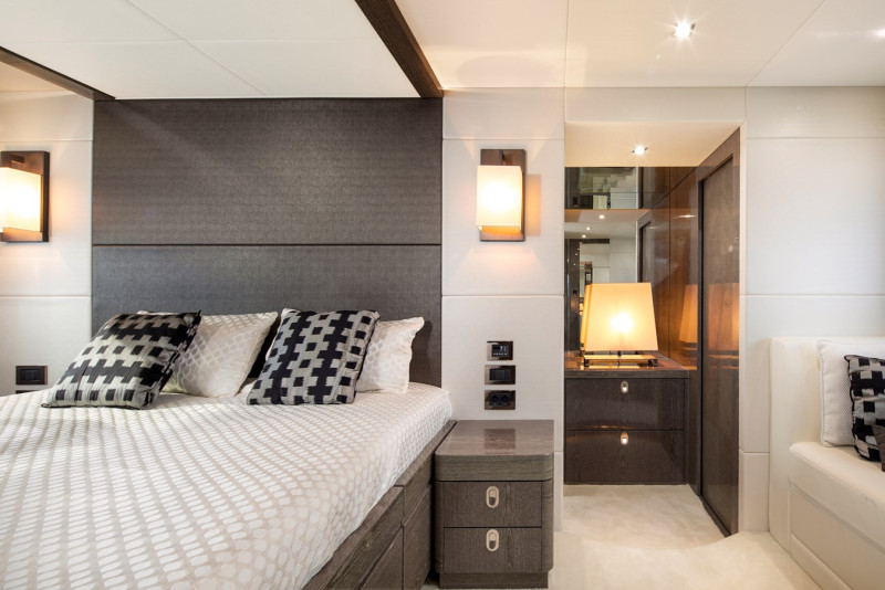 75 YACHT 2014 75' 7" SUNSEEKER