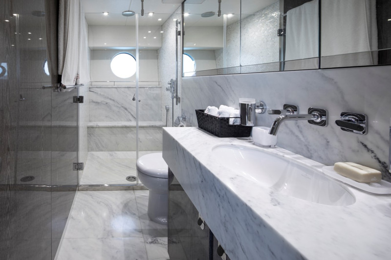 75 YACHT 2014 75' 7" SUNSEEKER