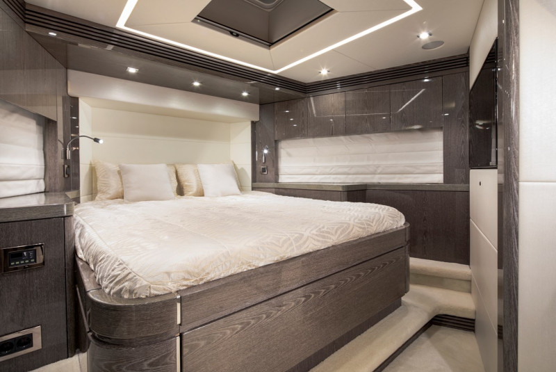 75 YACHT 2014 75' 7" SUNSEEKER