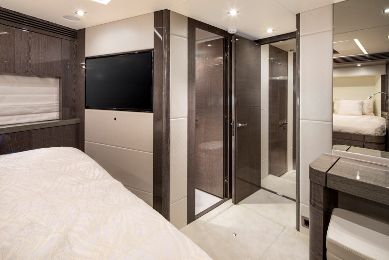 75 YACHT 2014 75' 7" SUNSEEKER