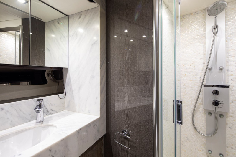 75 YACHT 2014 75' 7" SUNSEEKER