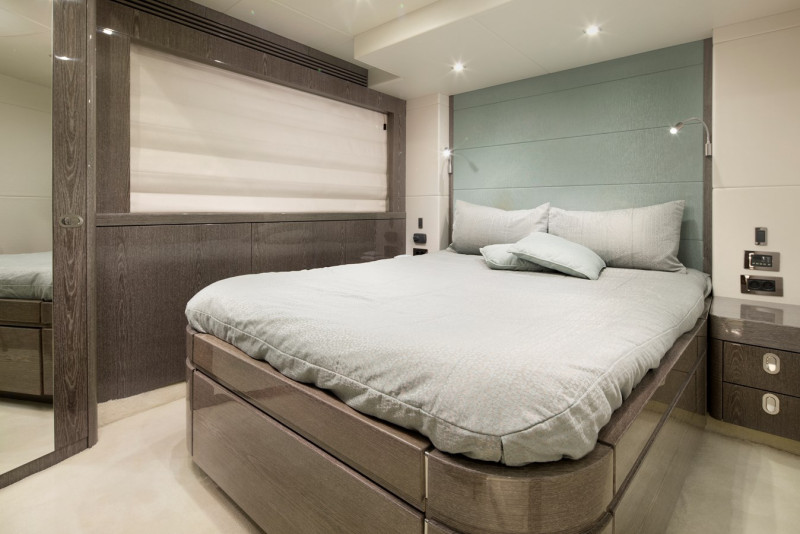 75 YACHT 2014 75' 7" SUNSEEKER