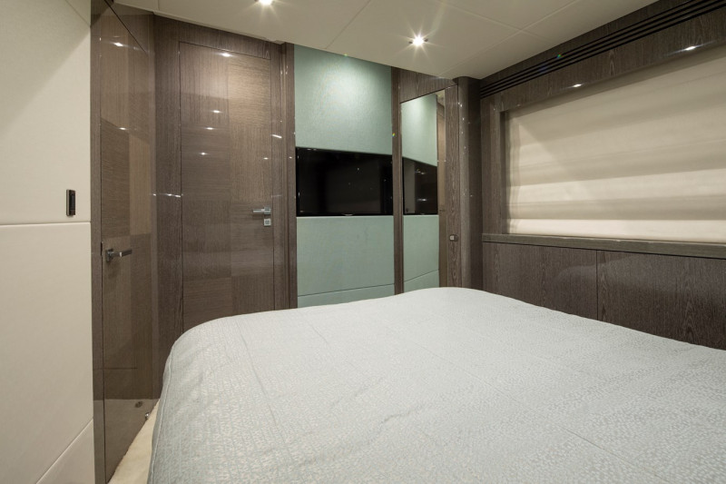 75 YACHT 2014 75' 7" SUNSEEKER