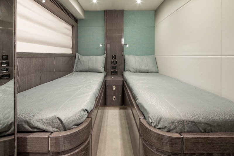 75 YACHT 2014 75' 7" SUNSEEKER