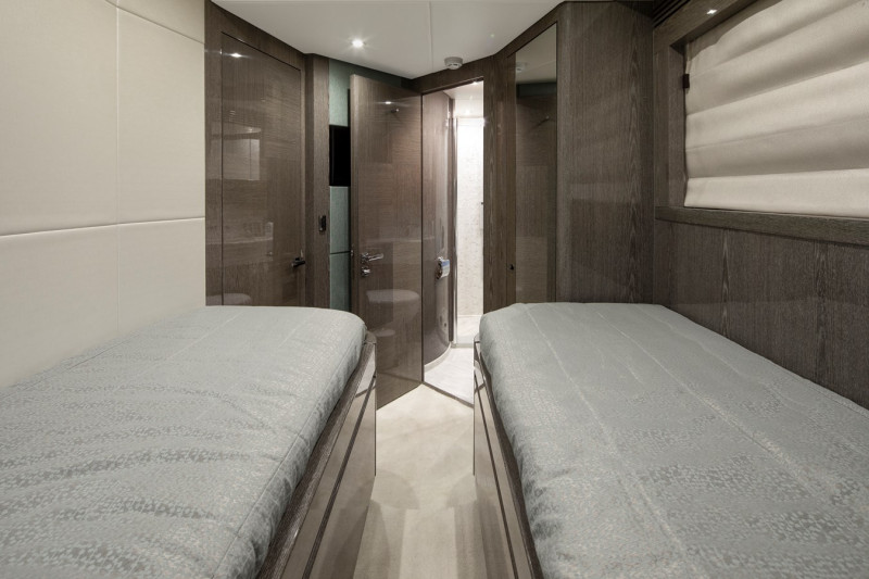 75 YACHT 2014 75' 7" SUNSEEKER