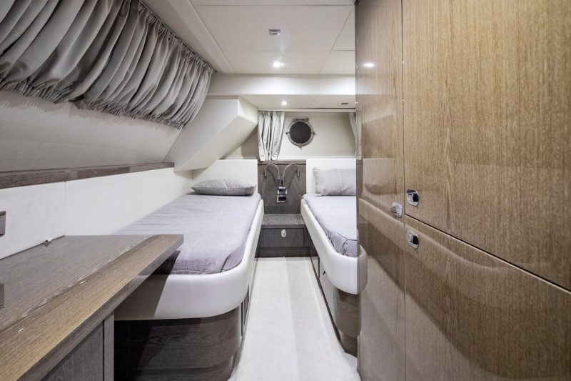 75 YACHT 2014 75' 7" SUNSEEKER