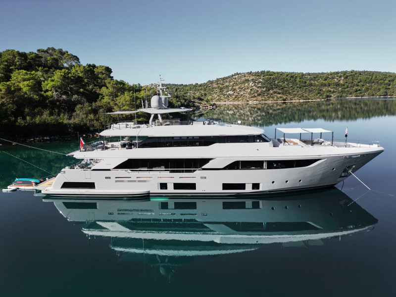 NAVETTA 37 2022 121' 6" CUSTOM LINE