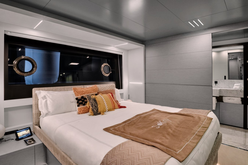 NAVETTA 37 2022 121' 6" CUSTOM LINE