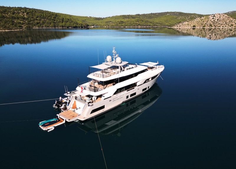 NAVETTA 37 2022 121' 6" CUSTOM LINE